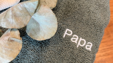 Gros plan sur une broderie 