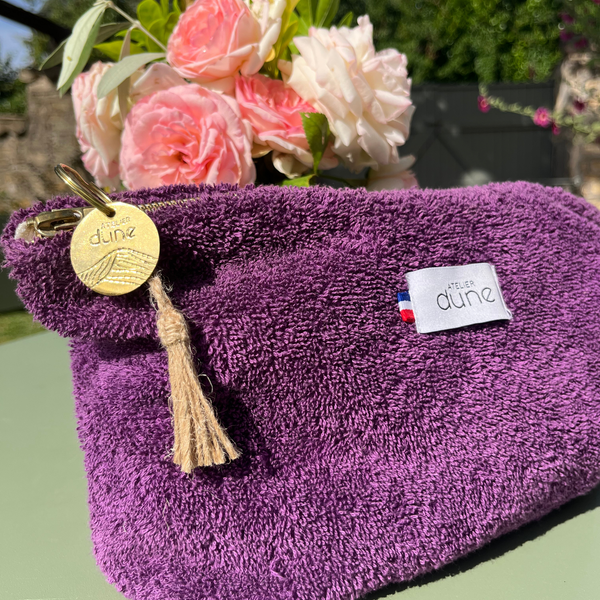 Porte Clef Médaille gravée à la main et pompon Lin