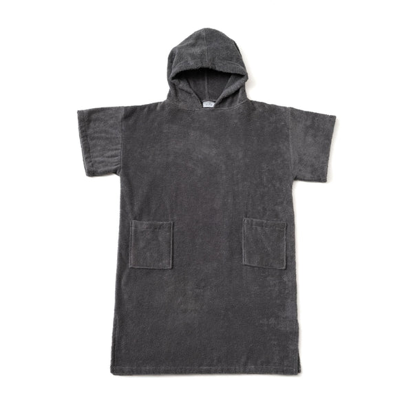 Poncho de bain en coton biologique graphite avant - Atelier Dune