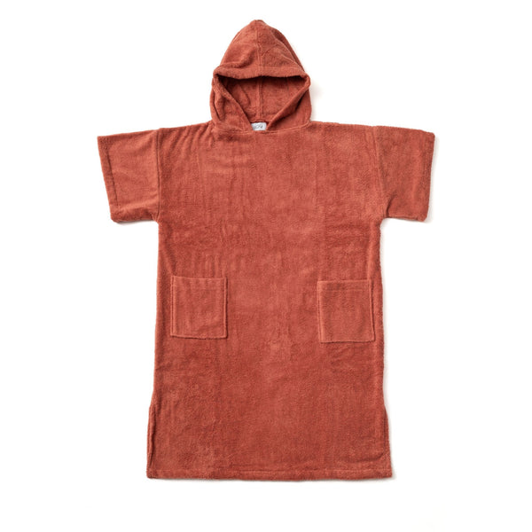 Poncho de bain en coton biologique terracotta avant - Atelier Dune