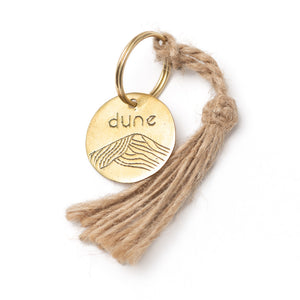 Porte-Clef Médaille Gravée à la Main et pompon de lin