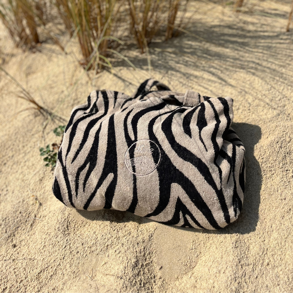 Cabas ideal M en coton biologique motif zebre dans le sable - Atelier Dune