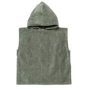 Packshot poncho de bain bebe 0-3 ans en coton biologique sauge - Atelier Dune