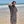 Jeune homme a la plage portant un poncho en coton biologique graphite  - Atelier Dune