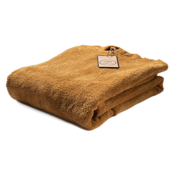 Poncho de bain personnalisable en coton biologique coloris caramel pli√© - Atelier Dune