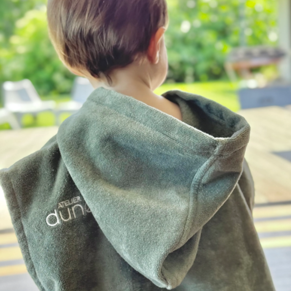 Poncho bebe 0-3 ans en coton biologique coloris sauge - Atelier Dune