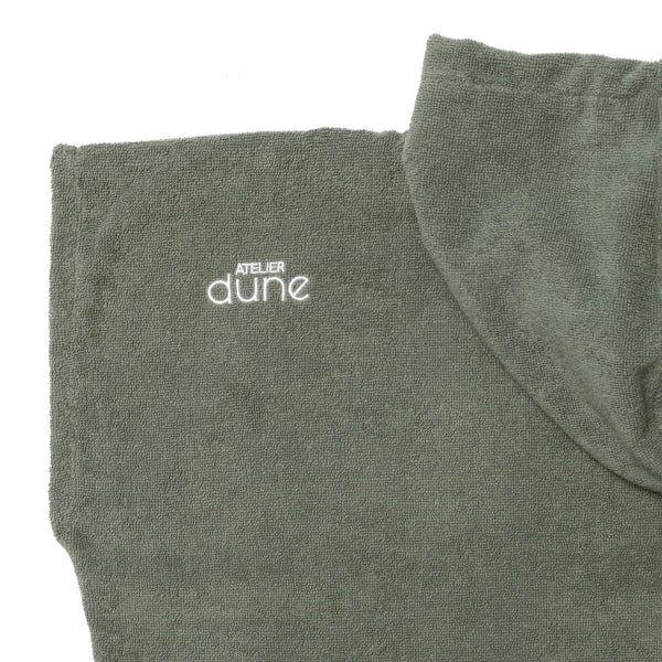 Poncho de bain enfant 4-8 ans en coton biologique coloris sauge - Atelier Dune