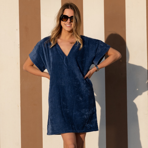 Robe vintage courte en coton biologique coloris outremer - col V - Atelier Dune