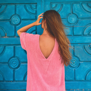 Robe vintage courte en coton biologique coloris rose malabar - col V - Atelier Dune