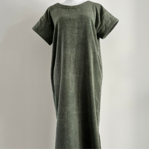 Robe vintage longue en coton biologique coloris sauge - col V - Atelier Dune
