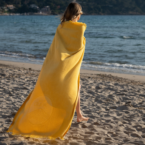 Serviette de plage double-face en coton biologique curry a la mer - Atelier Dune