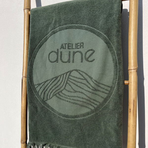 Serviette de plage double-face suspendue sauge - Atelier Dune
