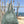 Maxi totebag en coton bio labels Gots et OekoTex avec gros logo en jaquard, grande contenance, coloris sauge, suspendu sur bois flotté à la plage - atelier dune
